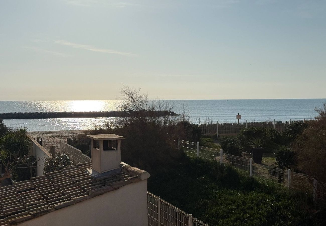 Villa à Valras-Plage - Valras'Loc Pieds dans le sable, Piscine Intérieure 