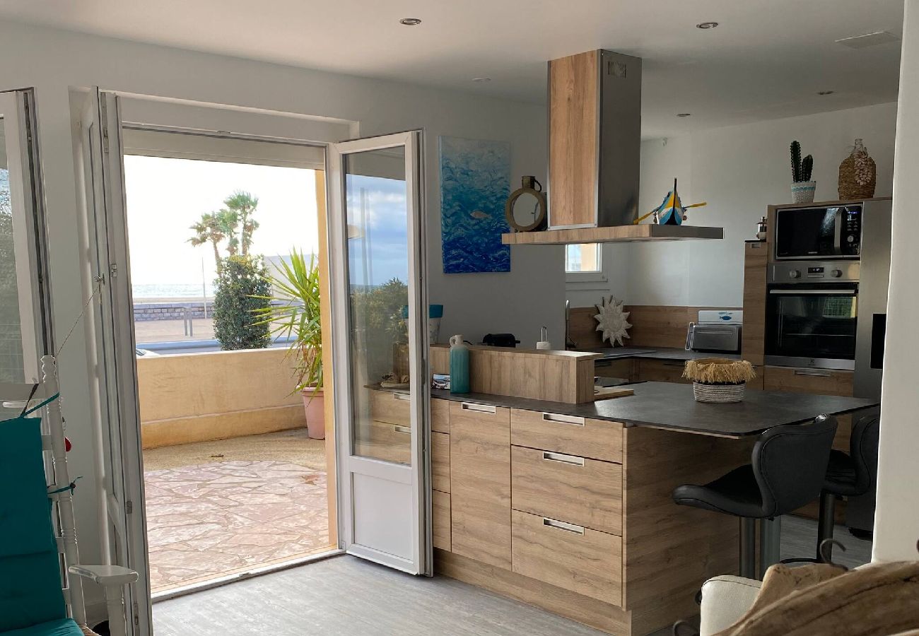 Appartement à Valras-Plage - Terrasse sur la Méditerranée, trois étoiles 