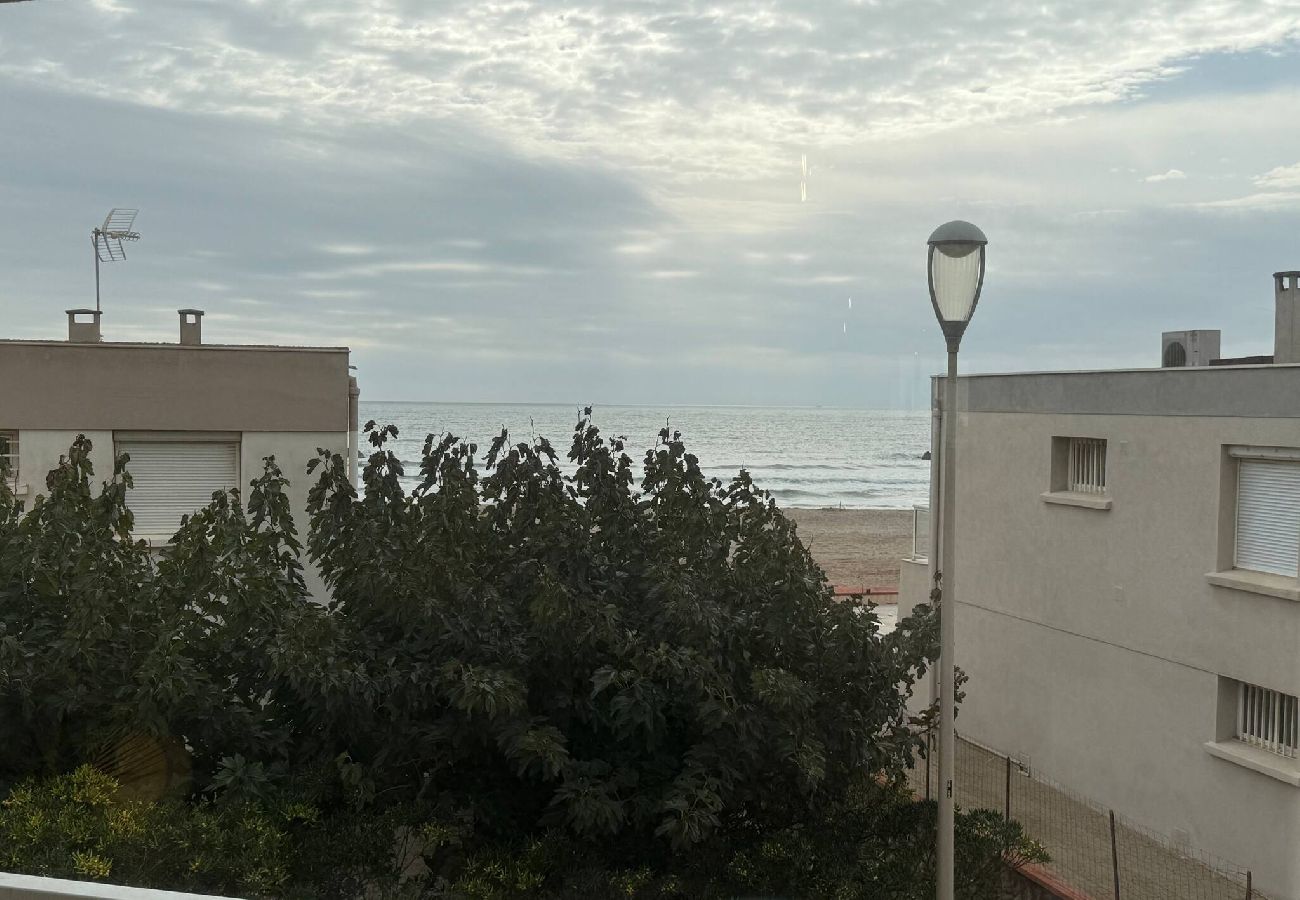 Appartement à Valras-Plage - Vue Mer et Plage à Vos Pieds  Appartement Lumineux