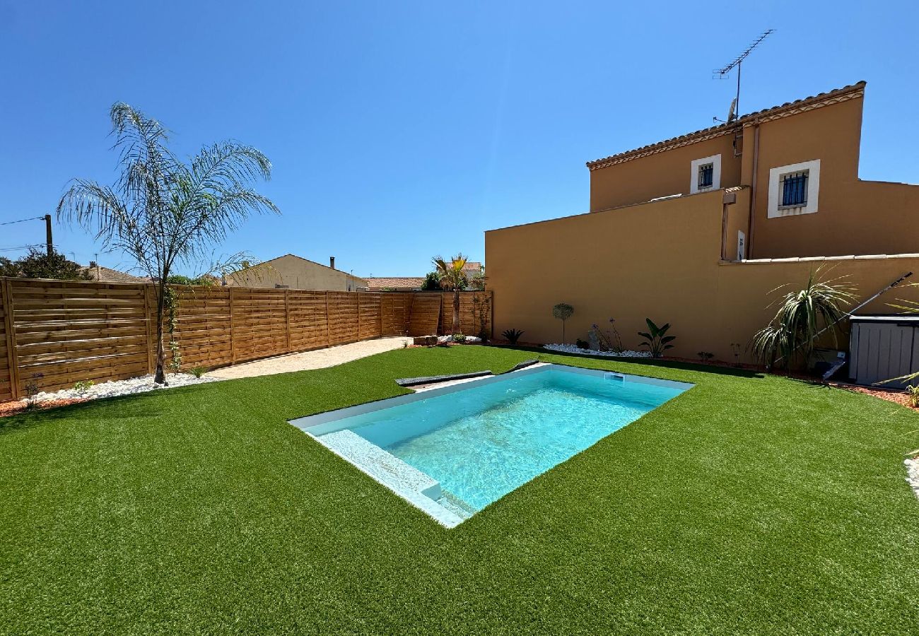 Maison à Valras-Plage - Villa Familiale avec Piscine et Pétanque à Valras 