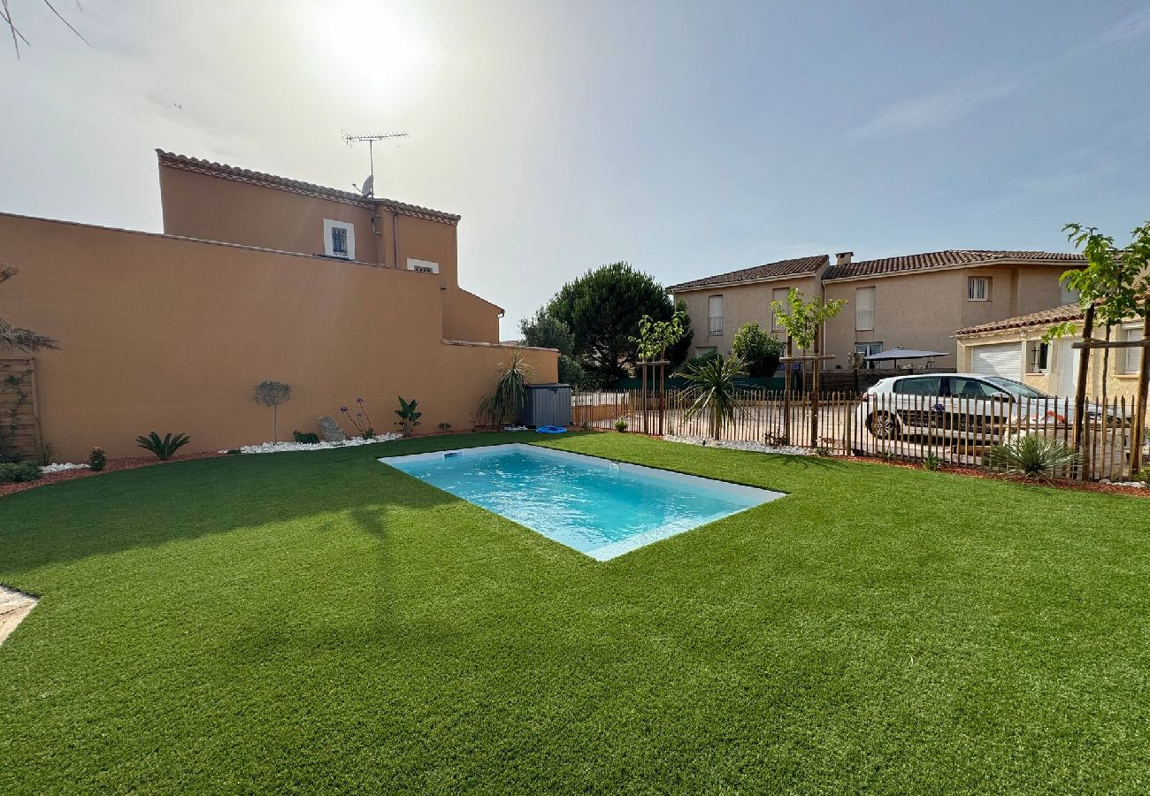 Maison à Valras-Plage - Villa Familiale avec Piscine et Pétanque à Valras 