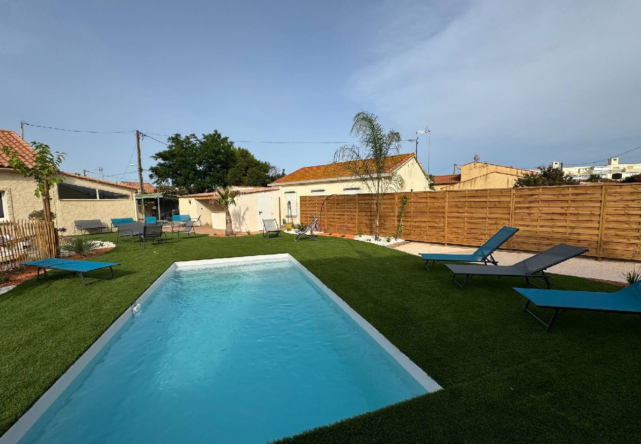 Maison à Valras-Plage - Villa Familiale avec Piscine et Pétanque à Valras 