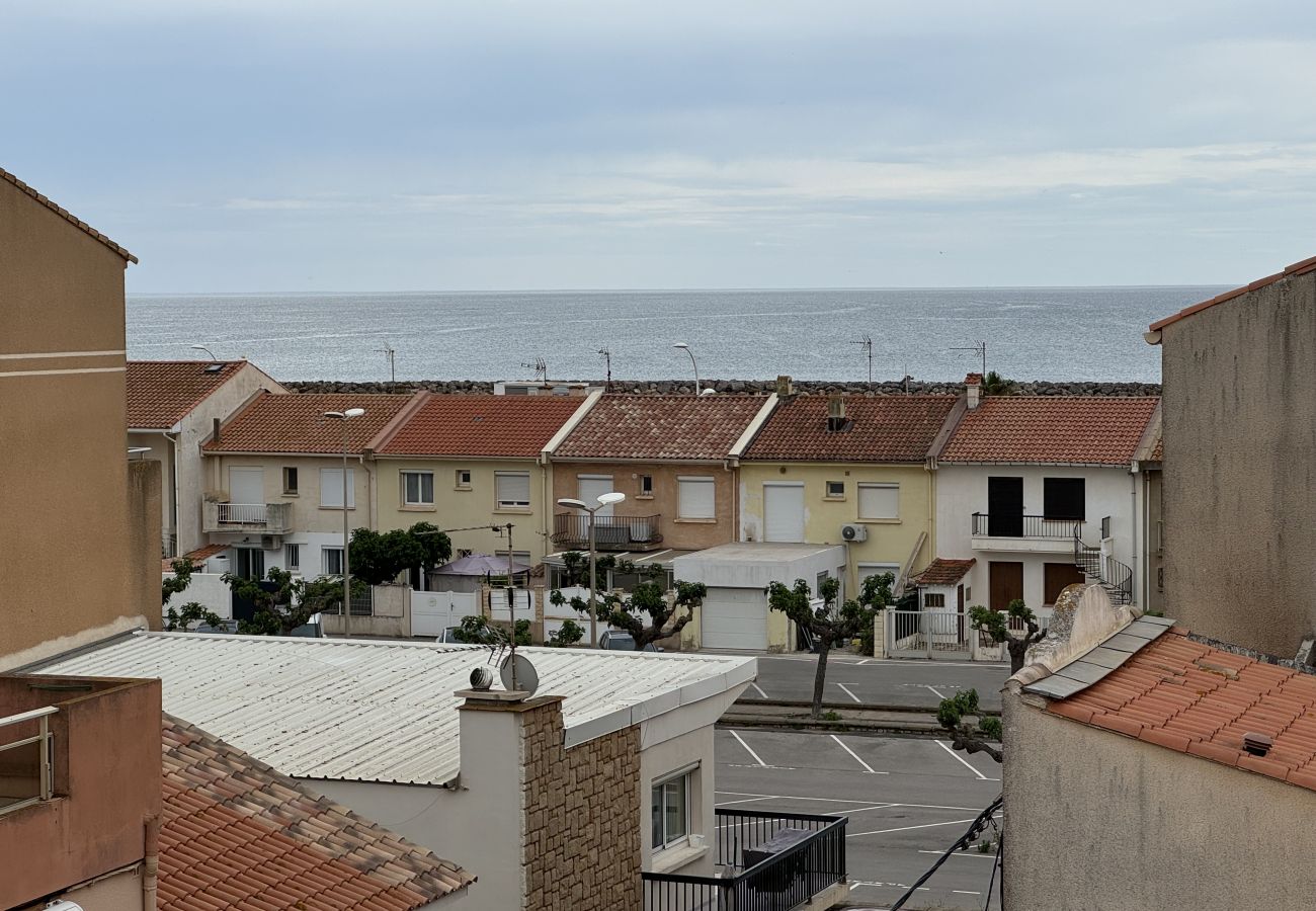 Appartement à Valras-Plage - Duplex Aéré avec Vue Mer À Deux Pas de la Plage