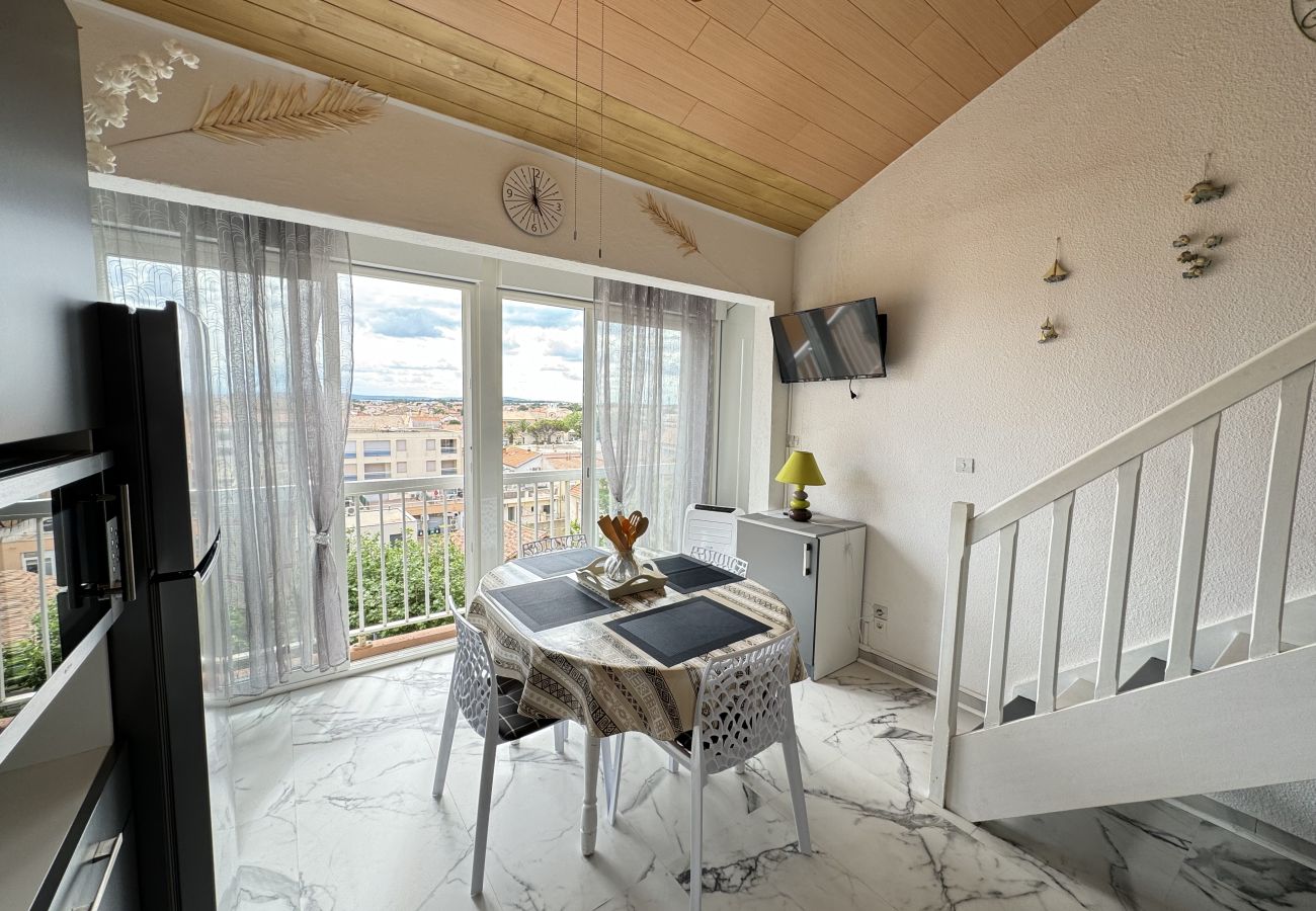 Appartement à Valras-Plage - Vue sur la Ville et Aperçu de la Mer