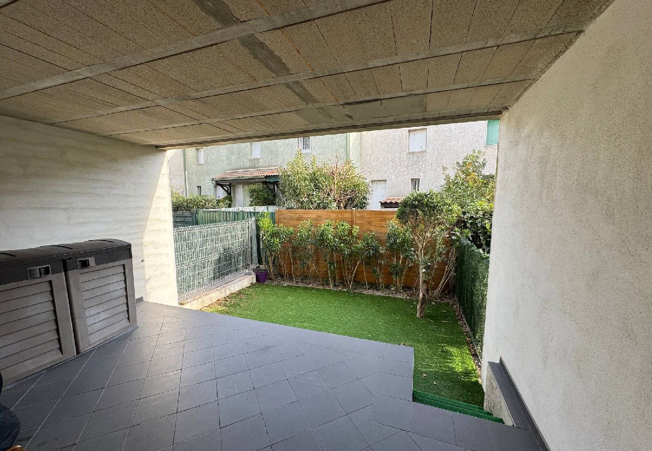 Villa à Valras-Plage - Spacieux Duplex avec Terrasse et Garage à Valras-Plage
